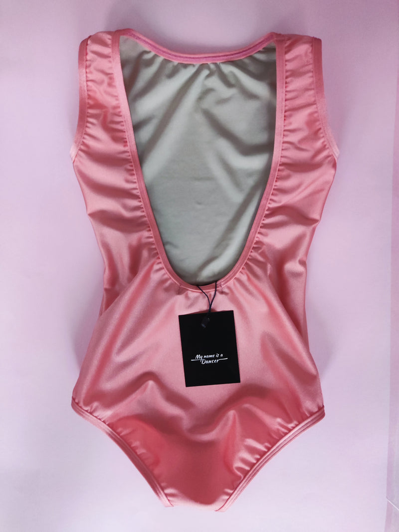 Mergaitiškas triko giliai iškirpta nugara