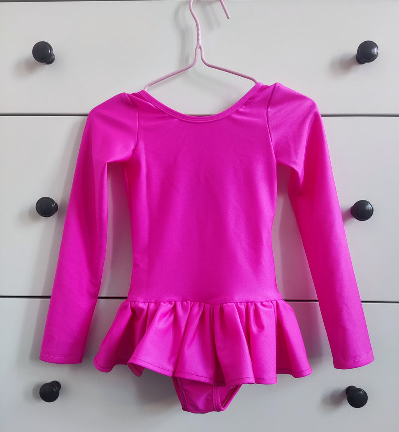 Mergaitiškas triko su sijonėliu