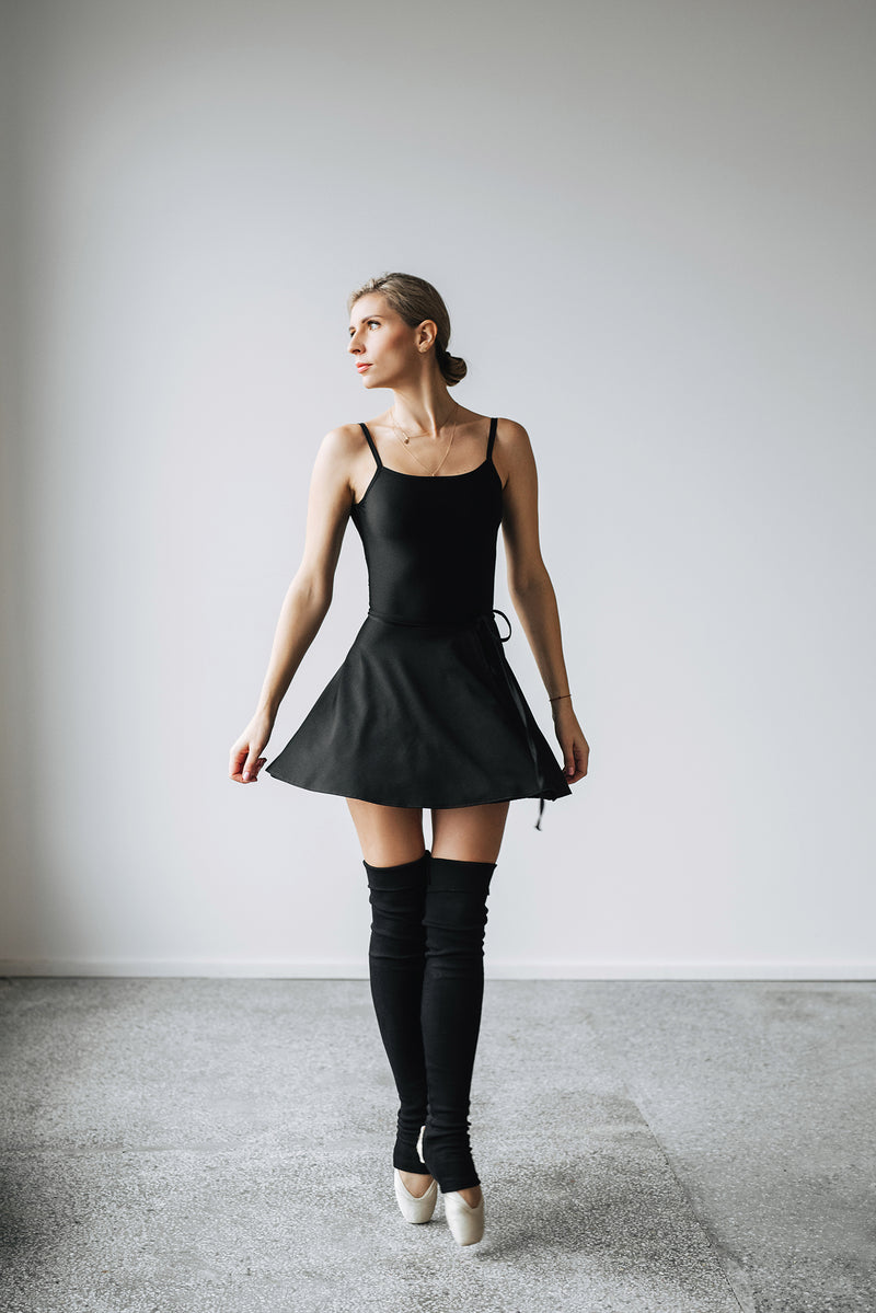 Moteriškas triko su petnešėlėmis